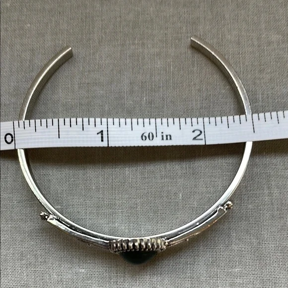 NWOT Silvertone Green Bracelet - Picture 6 of 8